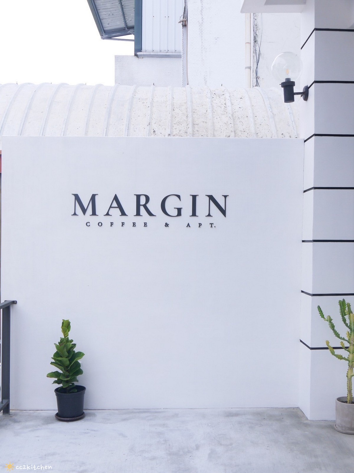 台東咖啡下午茶「MARGIN coffee & apt」隱藏於靜巷中的極簡風民宿,早午餐、咖啡甜點,荷蘭鐵鍋鬆餅私心推。 - 第5張圖