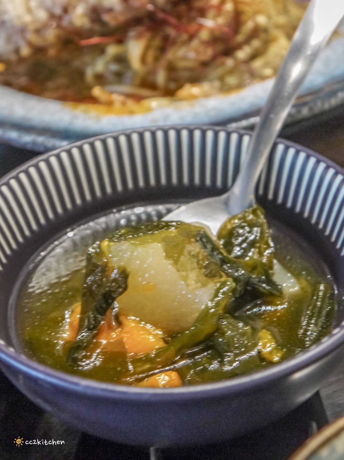 比臉還長的大魷魚整尾霸氣上桌！花蓮富里「富鄉咖啡食堂」魷魚+義大利麵或燉飯(附飲品)只要280元，CP值超高～