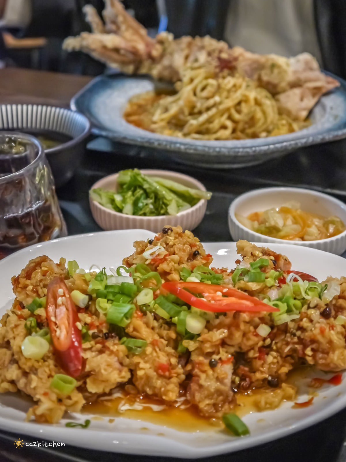 比臉還長的大魷魚整尾霸氣上桌！花蓮富里「富鄉咖啡食堂」魷魚+義大利麵或燉飯(附飲品)只要280元，CP值超高～