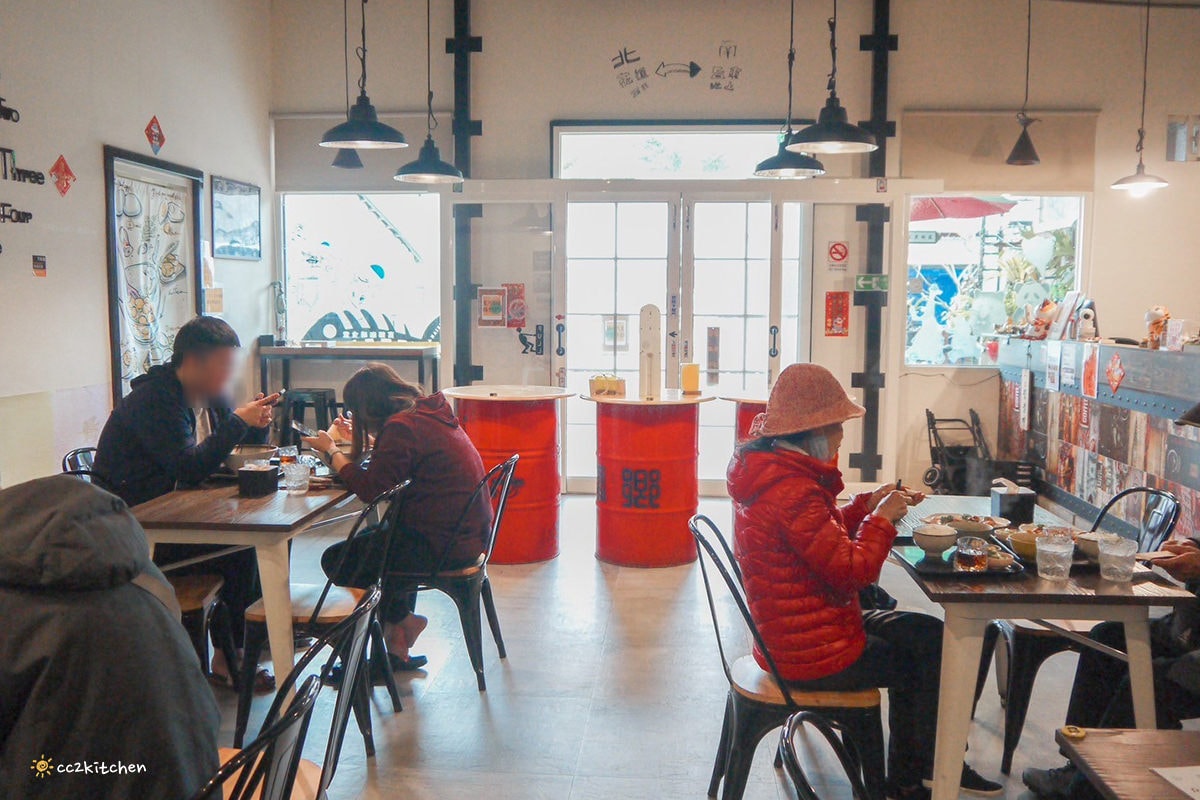 比臉還長的大魷魚整尾霸氣上桌！花蓮富里「富鄉咖啡食堂」魷魚+義大利麵或燉飯(附飲品)只要280元，CP值超高～