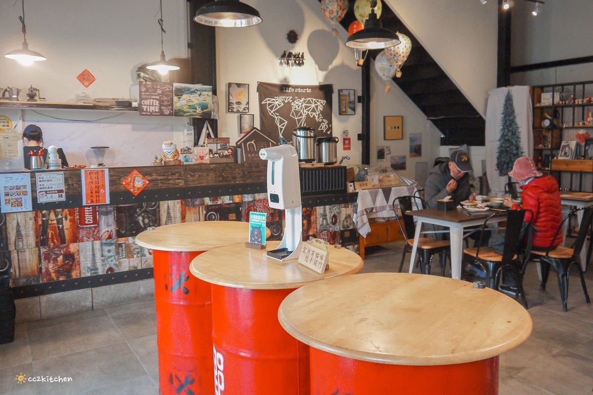 比臉還長的大魷魚整尾霸氣上桌！花蓮富里「富鄉咖啡食堂」魷魚+義大利麵或燉飯(附飲品)只要280元，CP值超高～