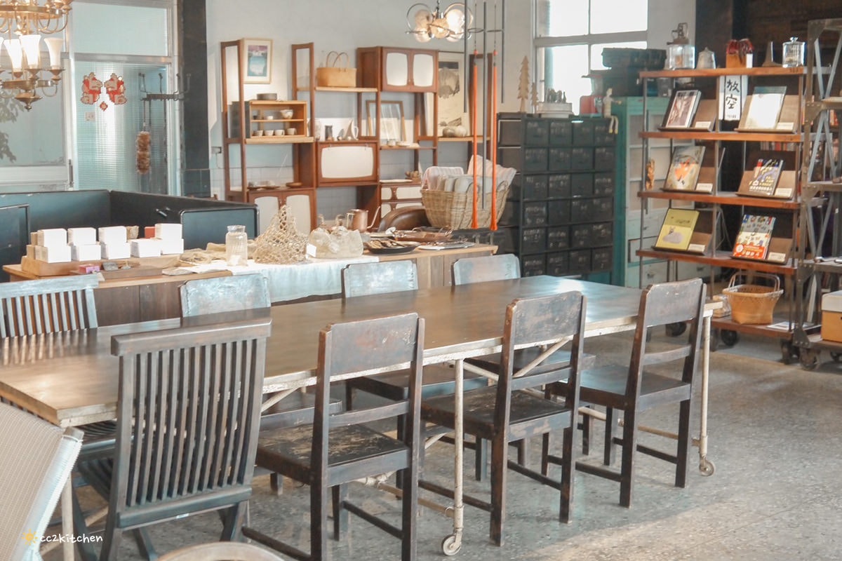 台東慢食評鑑二星早午餐「台東有知鳥hiii birdie」，隱藏在舊糖廠東糖文創園區裡的特色餐廳，選物空間、書店、工藝創作。