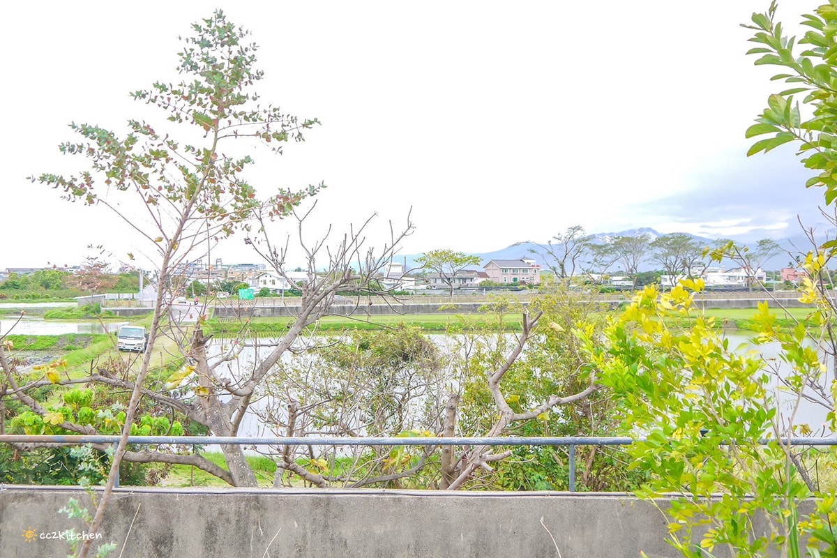 台東慢食評鑑二星早午餐「台東有知鳥hiii birdie」，隱藏在舊糖廠東糖文創園區裡的特色餐廳，選物空間、書店、工藝創作。
