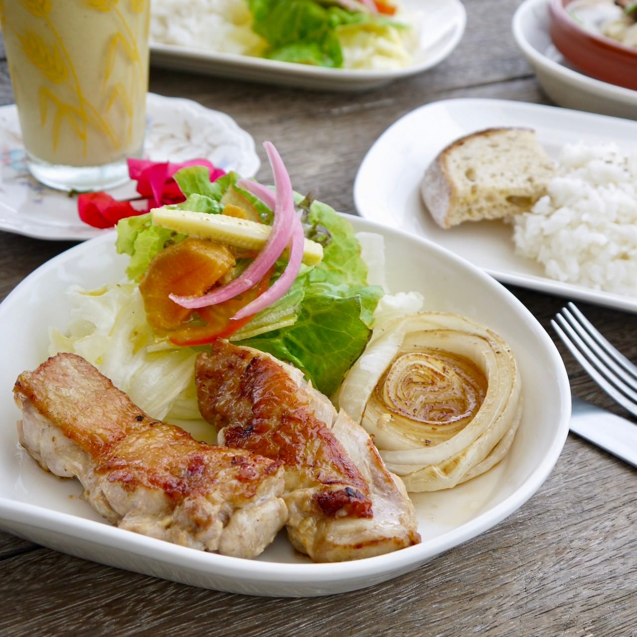 台東慢食評鑑二星早午餐「台東有知鳥hiii birdie」，隱藏在舊糖廠東糖文創園區裡的特色餐廳，選物空間、書店、工藝創作。