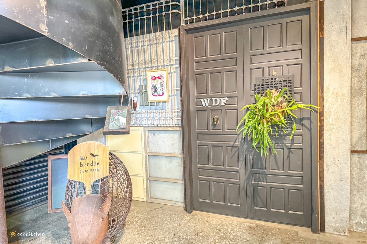 台東慢食評鑑二星早午餐「台東有知鳥hiii birdie」，隱藏在舊糖廠東糖文創園區裡的特色餐廳，選物空間、書店、工藝創作。