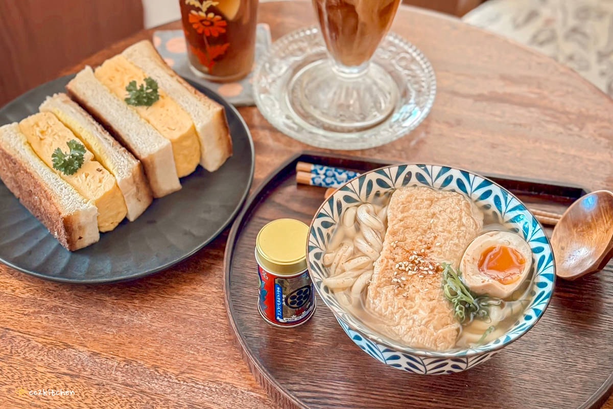 台東超人氣昭和風咖啡廳「沐芓Muzi Kissaten」懷舊日式喫茶所。大推厚蛋三明治，厚實酥脆耐人尋味！昭和硬布丁扎實綿密～台東早午餐咖啡店推薦。