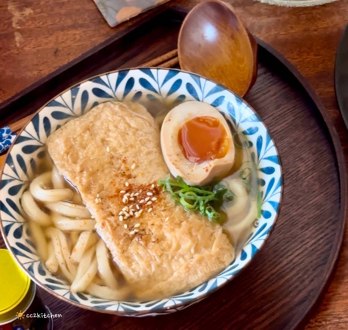 台東超人氣昭和風咖啡廳「沐芓Muzi Kissaten」懷舊日式喫茶所。大推厚蛋三明治，厚實酥脆耐人尋味！昭和硬布丁扎實綿密～台東早午餐咖啡店推薦。