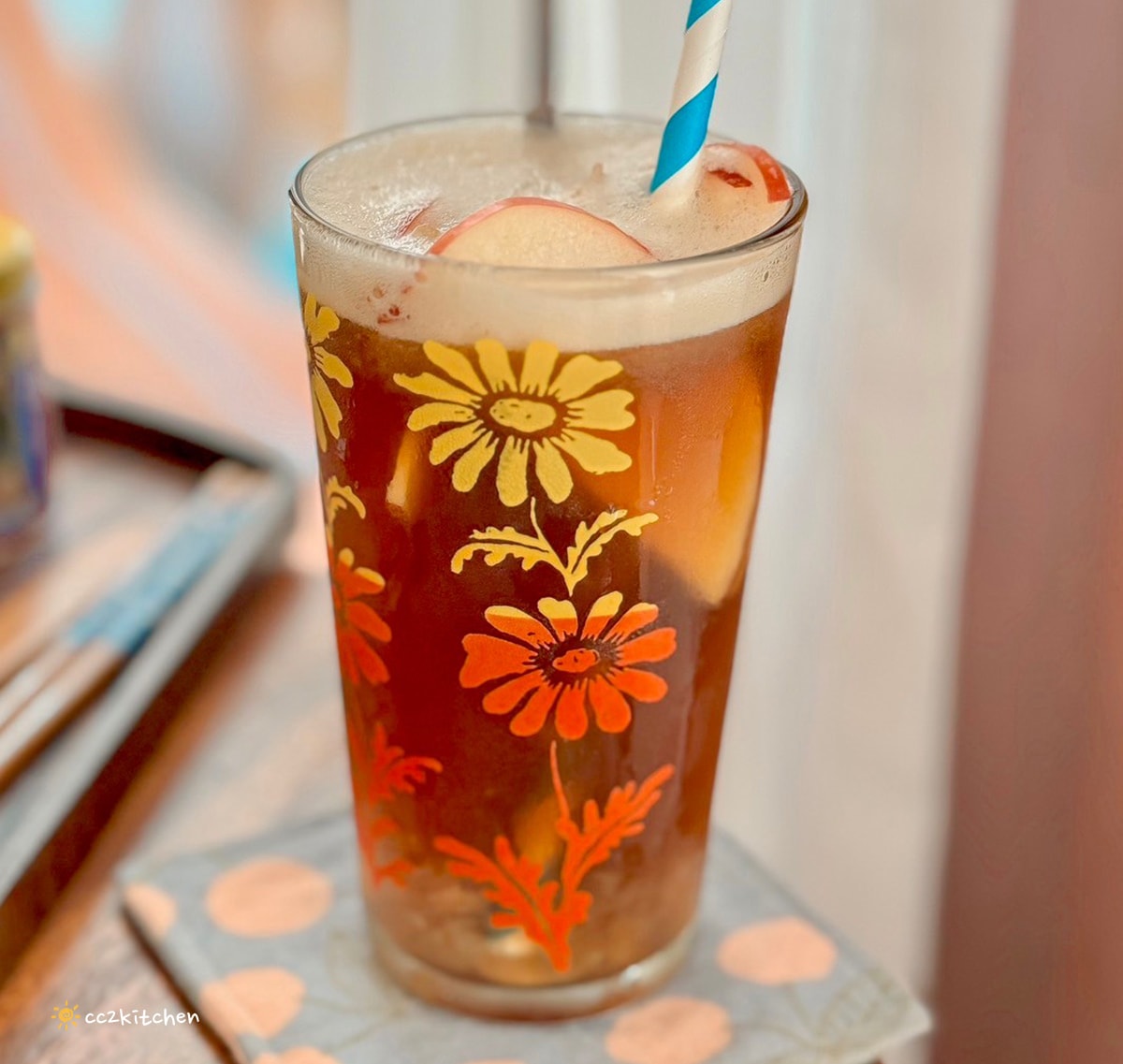 台東超人氣昭和風咖啡廳「沐芓Muzi Kissaten」懷舊日式喫茶所。大推厚蛋三明治，厚實酥脆耐人尋味！昭和硬布丁扎實綿密～台東早午餐咖啡店推薦。