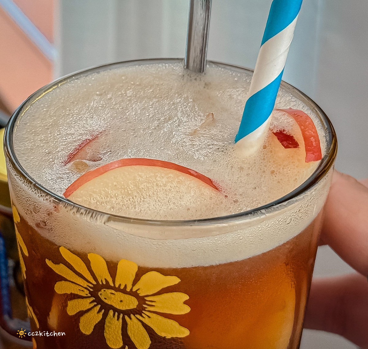 台東超人氣昭和風咖啡廳「沐芓Muzi Kissaten」懷舊日式喫茶所。大推厚蛋三明治，厚實酥脆耐人尋味！昭和硬布丁扎實綿密～台東早午餐咖啡店推薦。