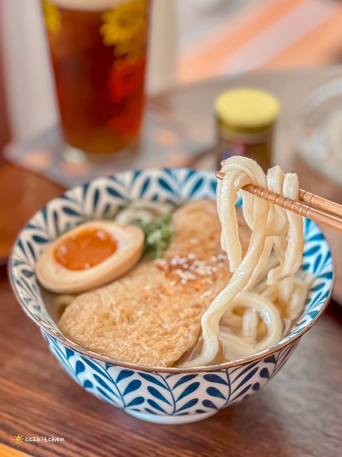 台東超人氣昭和風咖啡廳「沐芓Muzi Kissaten」懷舊日式喫茶所。大推厚蛋三明治，厚實酥脆耐人尋味！昭和硬布丁扎實綿密～台東早午餐咖啡店推薦。