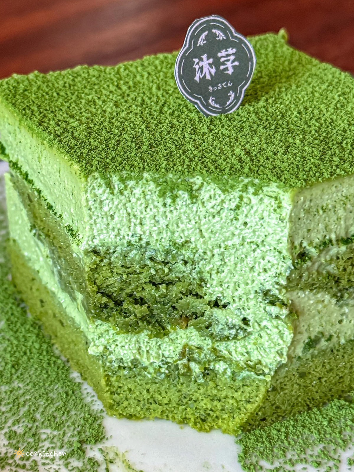 台東超人氣昭和風咖啡廳「沐芓Muzi Kissaten」懷舊日式喫茶所。大推厚蛋三明治，厚實酥脆耐人尋味！昭和硬布丁扎實綿密～台東早午餐咖啡店推薦。