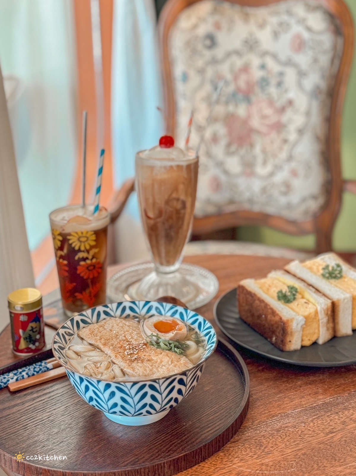 台東超人氣昭和風咖啡廳「沐芓Muzi Kissaten」懷舊日式喫茶所。大推厚蛋三明治，厚實酥脆耐人尋味！昭和硬布丁扎實綿密～台東早午餐咖啡店推薦。