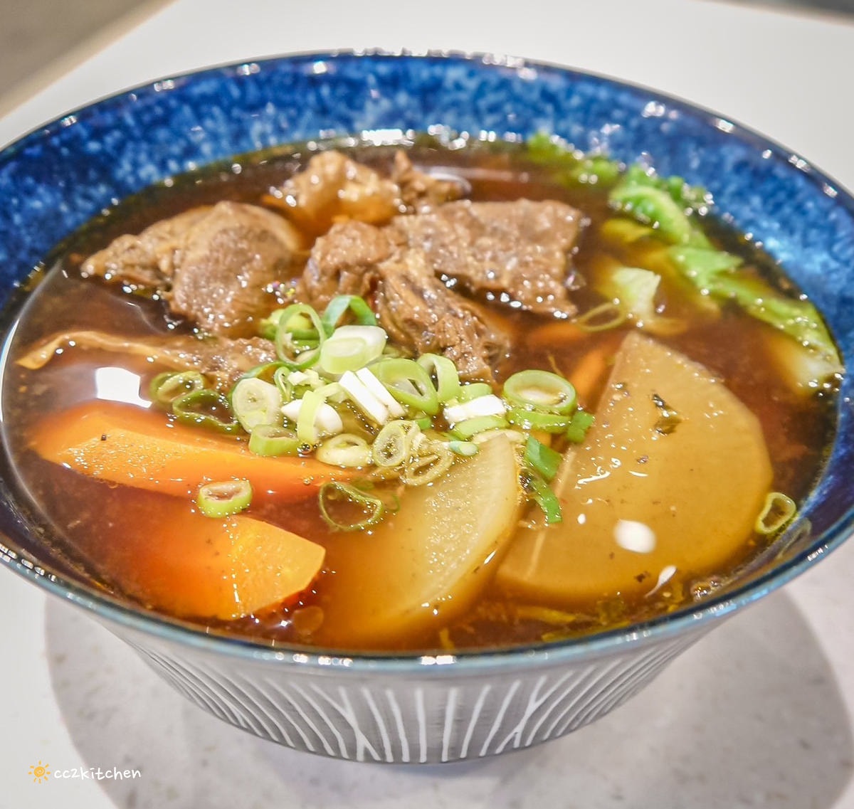 一週只營業1.5天的限量牛肉麵！台東等等牛肉麵（斑鳩33牛肉麵）藏身在民宿裡的文青風麵店，台東隱藏版小吃美食推薦。