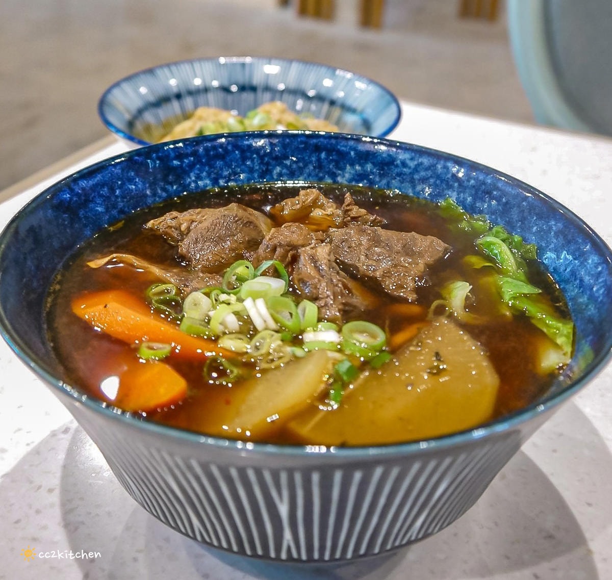 一週只營業1.5天的限量牛肉麵！台東等等牛肉麵（斑鳩33牛肉麵）藏身在民宿裡的文青風麵店，台東隱藏版小吃美食推薦。