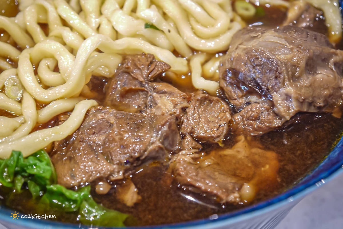 一週只營業1.5天的限量牛肉麵！台東等等牛肉麵（斑鳩33牛肉麵）藏身在民宿裡的文青風麵店，台東隱藏版小吃美食推薦。