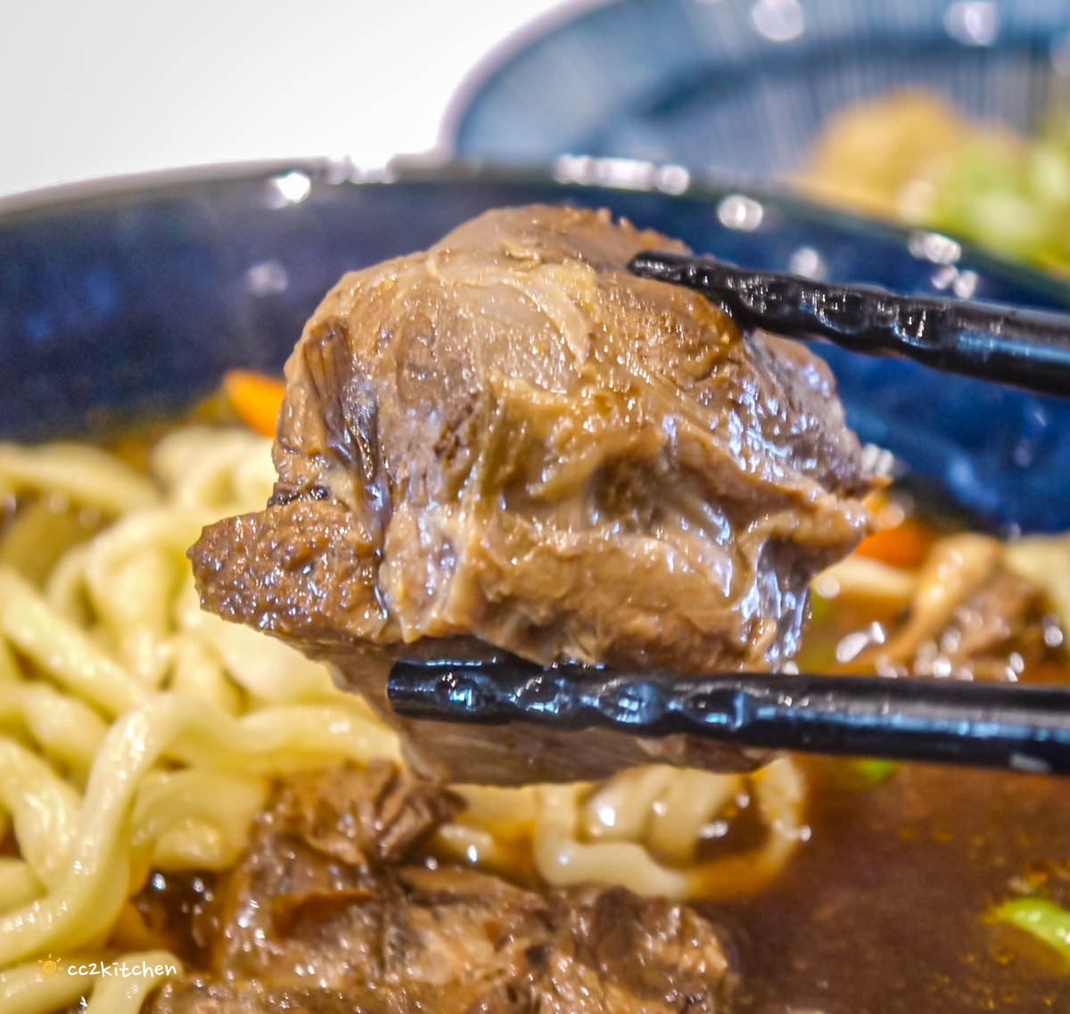 一週只營業1.5天的限量牛肉麵！台東等等牛肉麵（斑鳩33牛肉麵）藏身在民宿裡的文青風麵店，台東隱藏版小吃美食推薦。