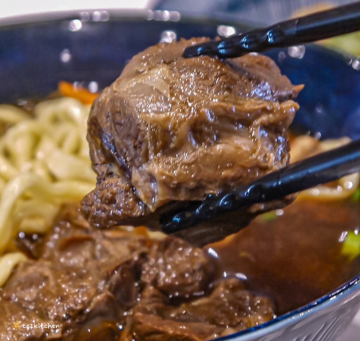 一週只營業1.5天的限量牛肉麵！台東等等牛肉麵（斑鳩33牛肉麵）藏身在民宿裡的文青風麵店，台東隱藏版小吃美食推薦。