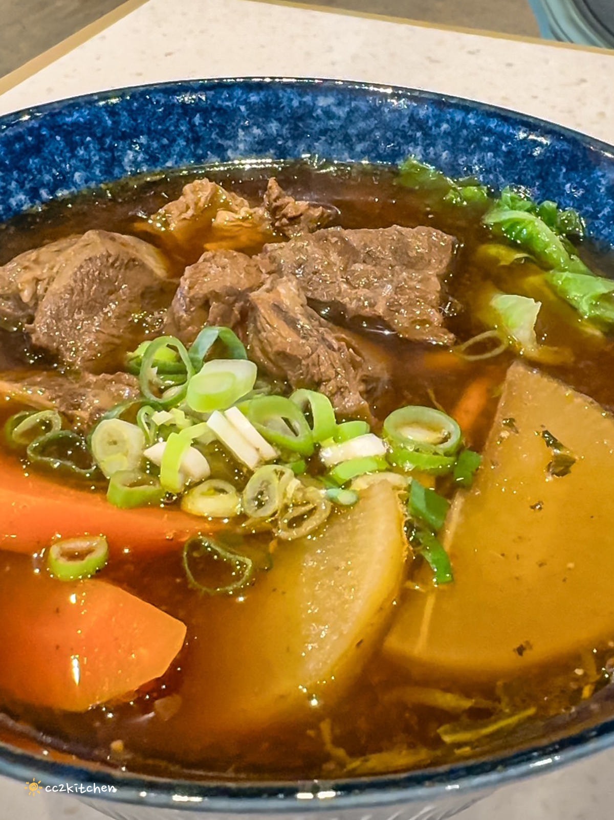 一週只營業1.5天的限量牛肉麵！台東等等牛肉麵（斑鳩33牛肉麵）藏身在民宿裡的文青風麵店，台東隱藏版小吃美食推薦。