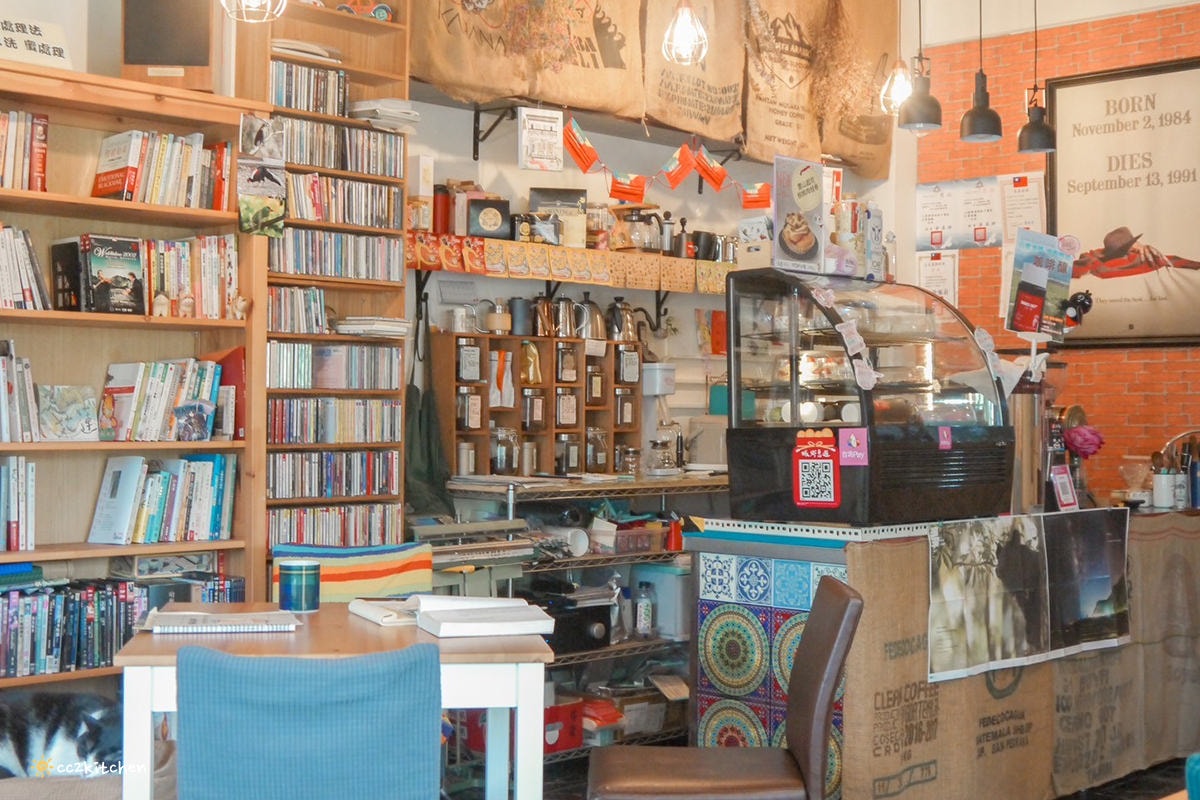 隱藏在花東縱谷裡的貓咪咖啡廳！玉里「誠家綠葉」鐵道第一排鄉間咖啡，與親人的貓咪互動、近距離看火車奔馳、品嘗美味下午茶！