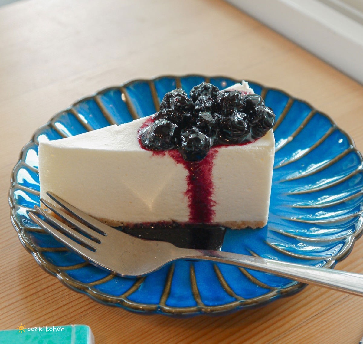 隱藏在花東縱谷裡的貓咪咖啡廳！玉里「誠家綠葉」鐵道第一排鄉間咖啡，與親人的貓咪互動、近距離看火車奔馳、品嘗美味下午茶！