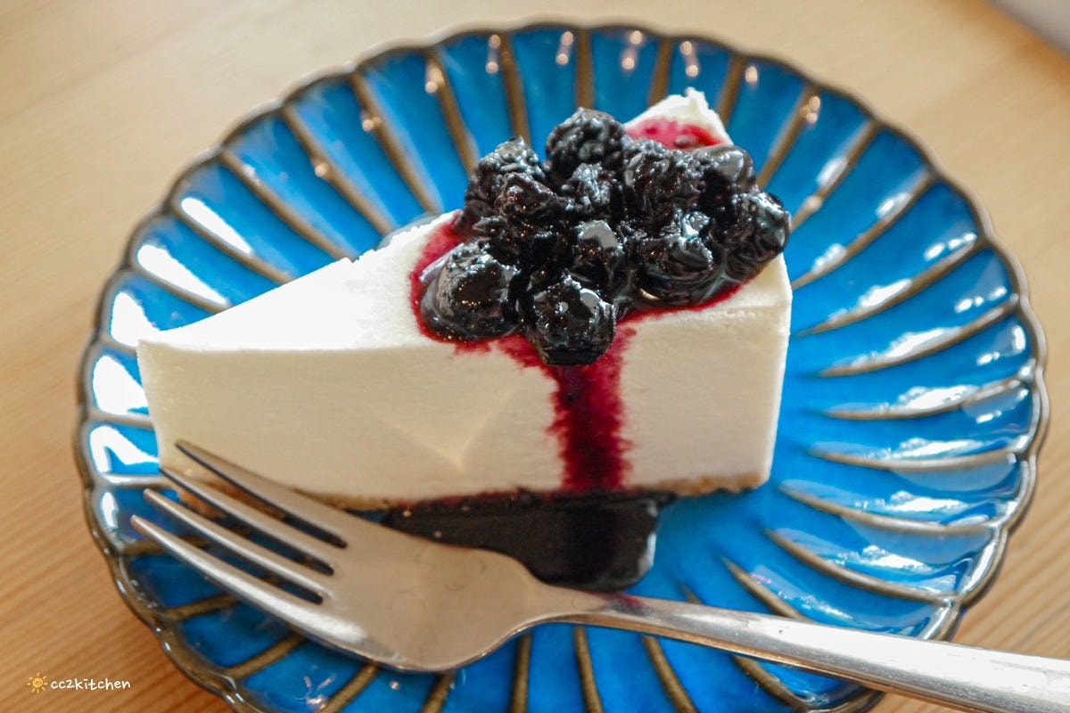 隱藏在花東縱谷裡的貓咪咖啡廳！玉里「誠家綠葉」鐵道第一排鄉間咖啡，與親人的貓咪互動、近距離看火車奔馳、品嘗美味下午茶！