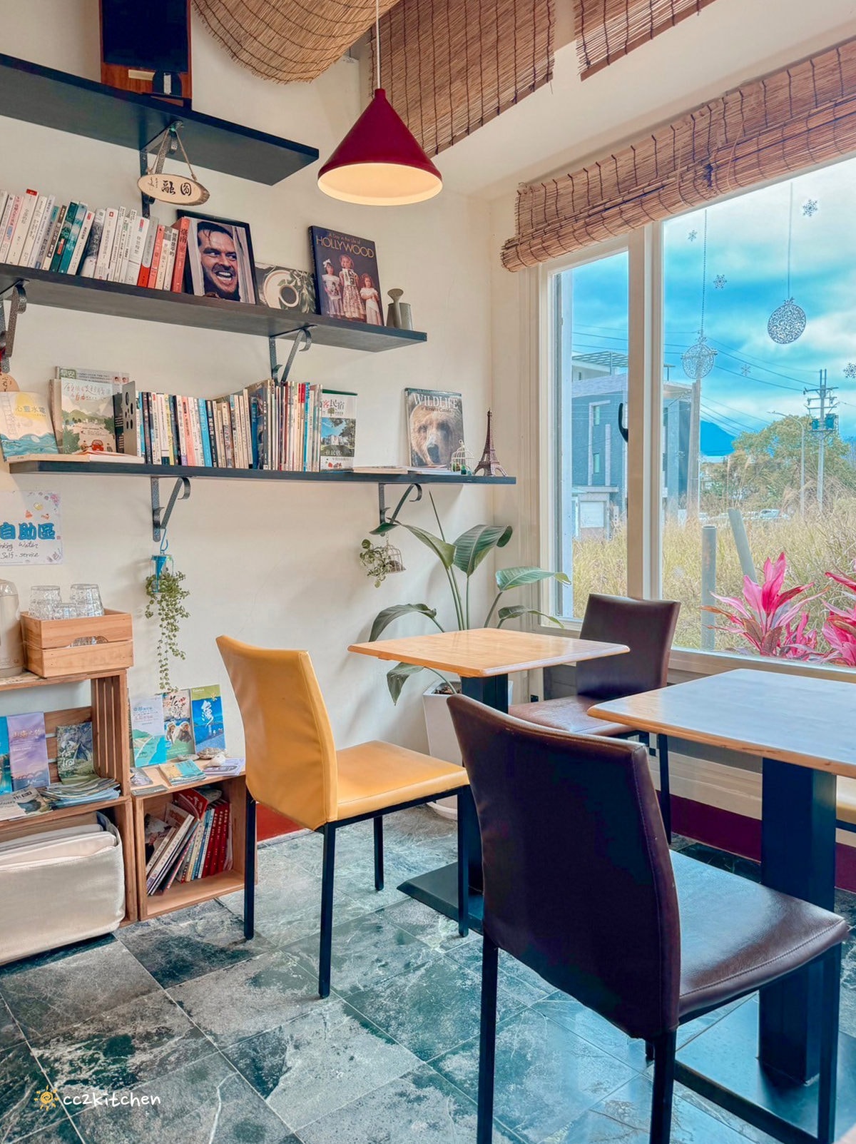 隱藏在花東縱谷裡的貓咪咖啡廳！玉里「誠家綠葉」鐵道第一排鄉間咖啡，與親人的貓咪互動、近距離看火車奔馳、品嘗美味下午茶！