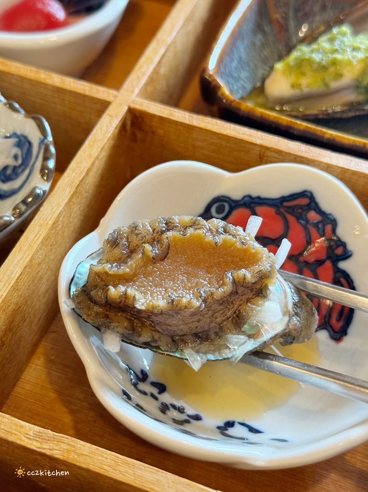 台東平價無菜單料理「長光食作」，海味九宮格吸睛又有創意！預約制單人套餐千元有找～台式料理結合西式手法，道道好吃不踩雷。