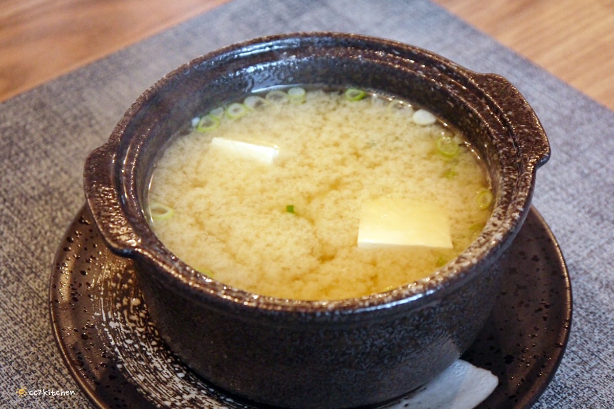 台東平價無菜單料理「長光食作」，海味九宮格吸睛又有創意！預約制單人套餐千元有找～台式料理結合西式手法，道道好吃不踩雷。