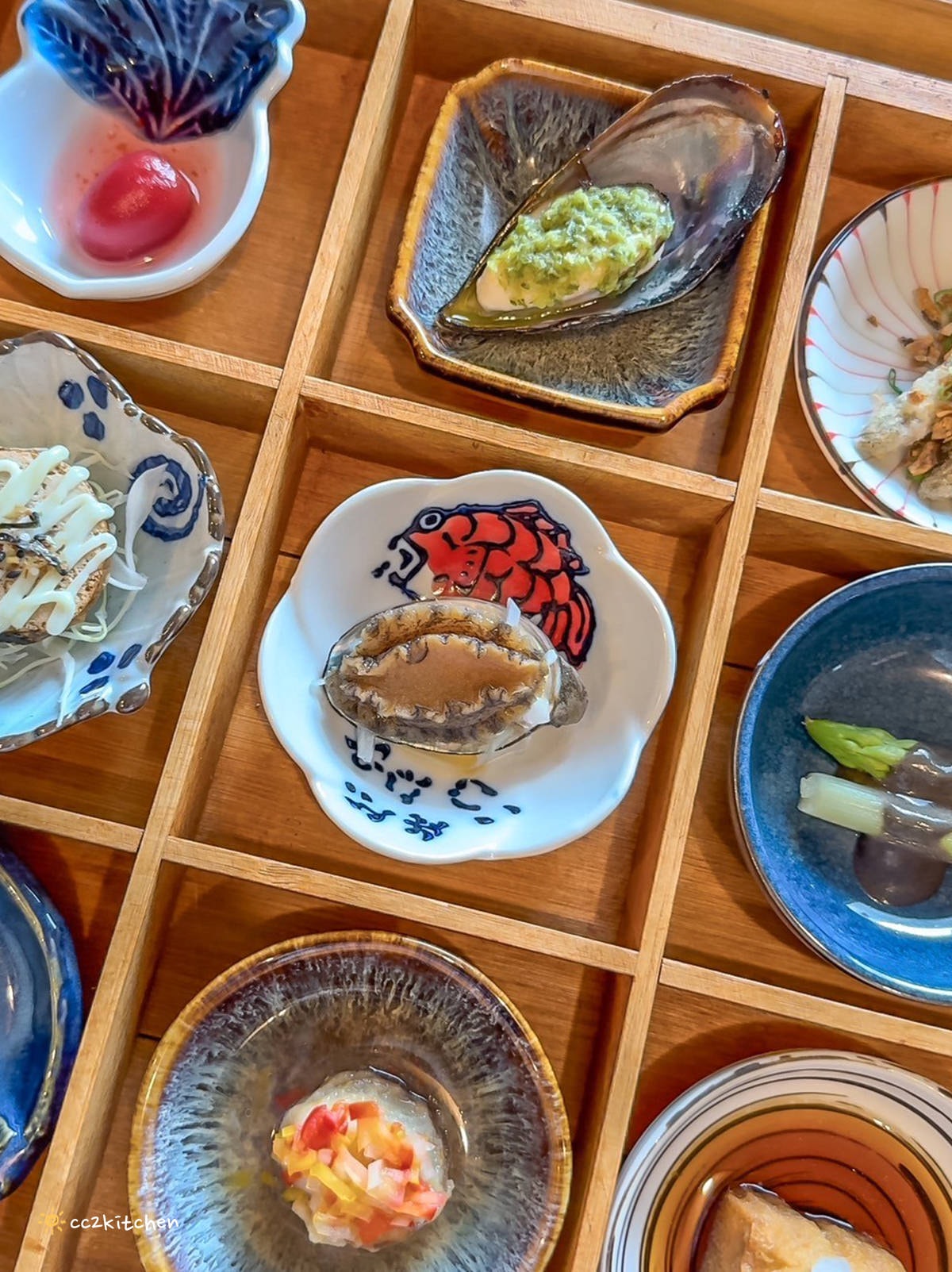 台東平價無菜單料理「長光食作」，海味九宮格吸睛又有創意！預約制單人套餐千元有找～台式料理結合西式手法，道道好吃不踩雷。