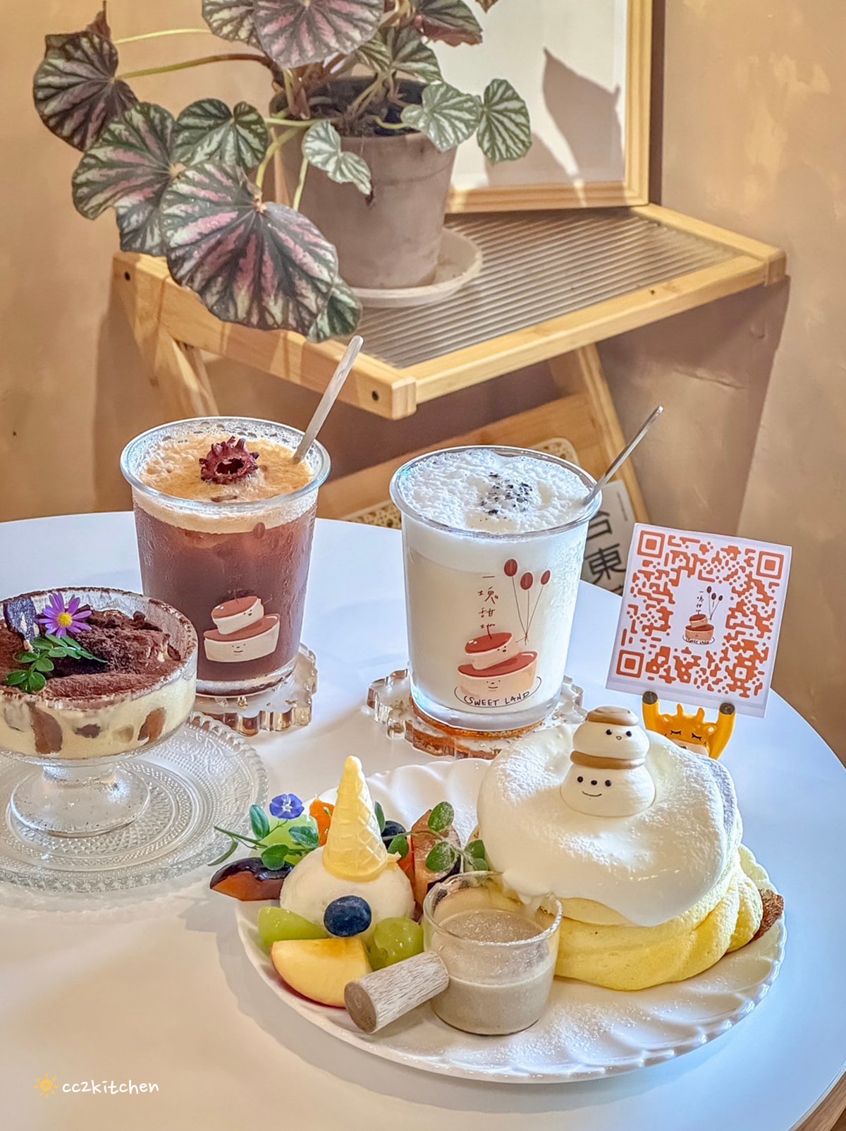 台東叢林風網美咖啡店！「一塊甜地」植物系、文青裝潢，造型LOGO舒芙蕾可愛吸睛又美味～