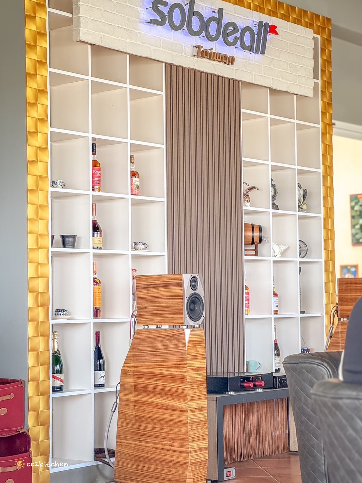 台東海景咖啡「沙伯迪澳橄欖莊園SOBDEALL」，都蘭山下的秘境咖啡，依山傍海坐擁蔚藍海景與蒼鬱山景。