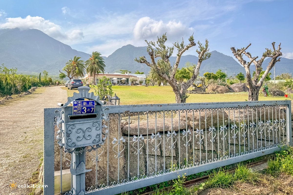 台東海景咖啡「沙伯迪澳橄欖莊園SOBDEALL」，都蘭山下的秘境咖啡，依山傍海坐擁蔚藍海景與蒼鬱山景。