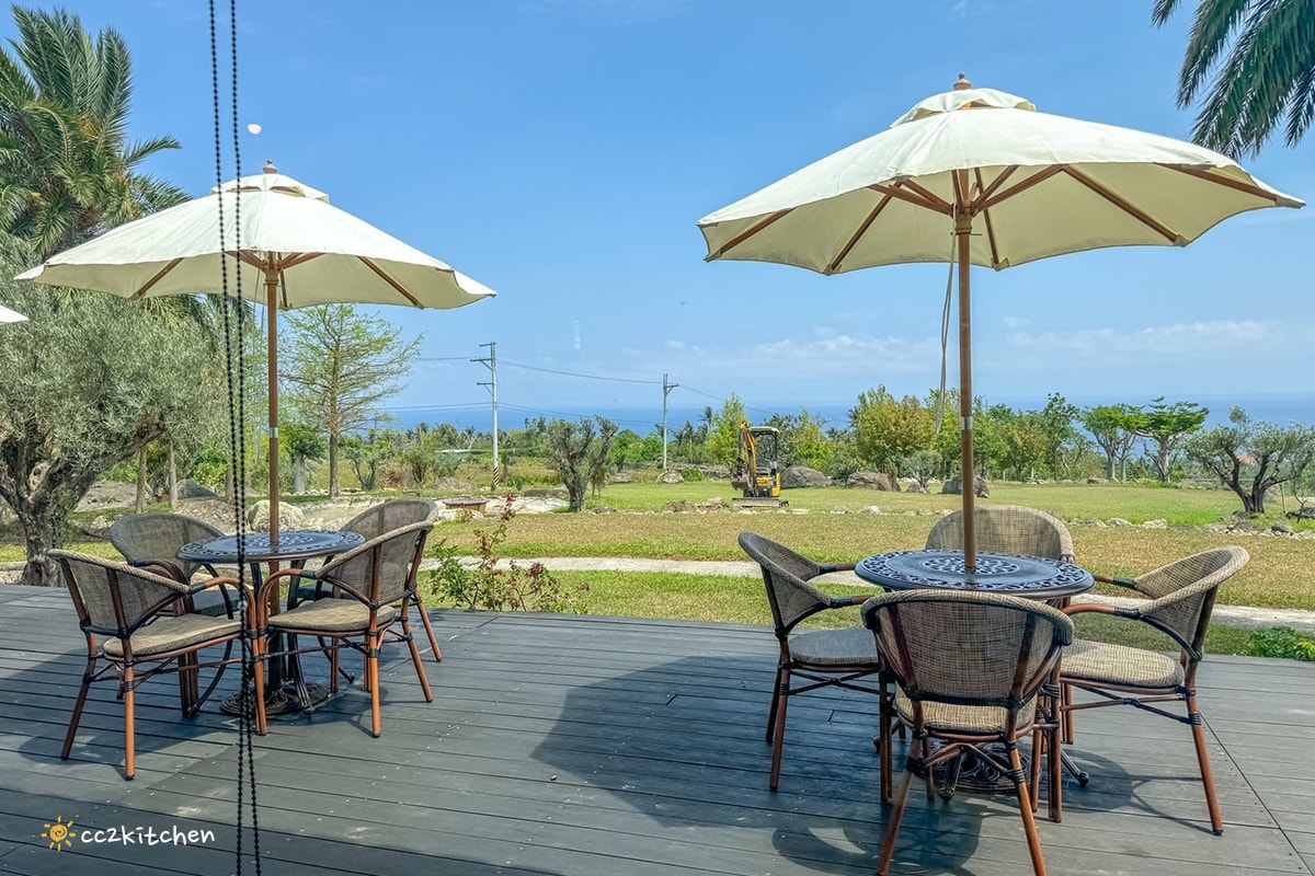 台東海景咖啡「沙伯迪澳橄欖莊園SOBDEALL」，都蘭山下的秘境咖啡，依山傍海坐擁蔚藍海景與蒼鬱山景。