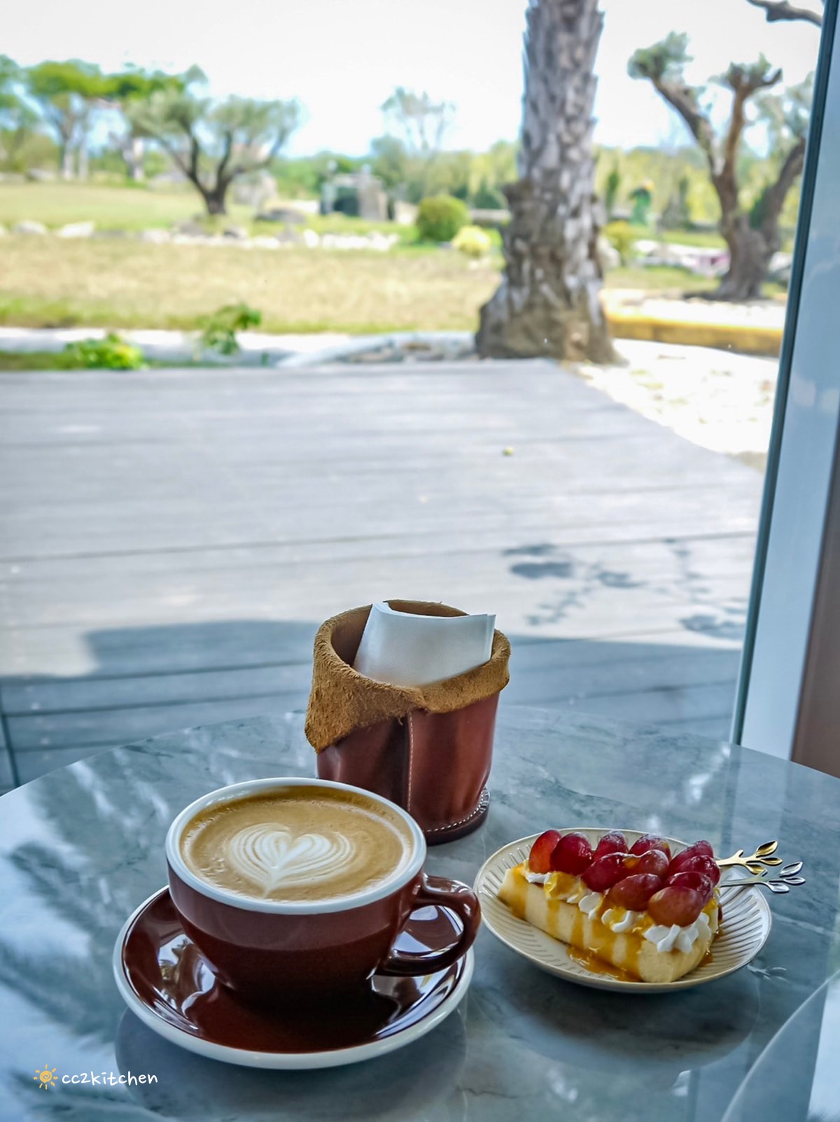 台東海景咖啡「沙伯迪澳橄欖莊園SOBDEALL」，都蘭山下的秘境咖啡，依山傍海坐擁蔚藍海景與蒼鬱山景。