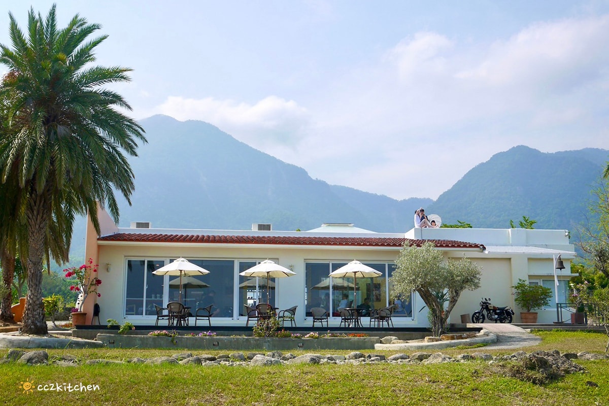 台東海景咖啡「沙伯迪澳橄欖莊園SOBDEALL」，都蘭山下的秘境咖啡，依山傍海坐擁蔚藍海景與蒼鬱山景。