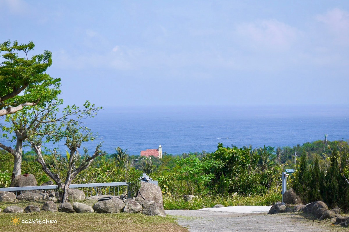 台東海景咖啡「沙伯迪澳橄欖莊園SOBDEALL」，都蘭山下的秘境咖啡，依山傍海坐擁蔚藍海景與蒼鬱山景。