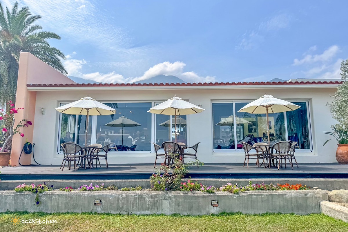 台東海景咖啡「沙伯迪澳橄欖莊園SOBDEALL」，都蘭山下的秘境咖啡，依山傍海坐擁蔚藍海景與蒼鬱山景。