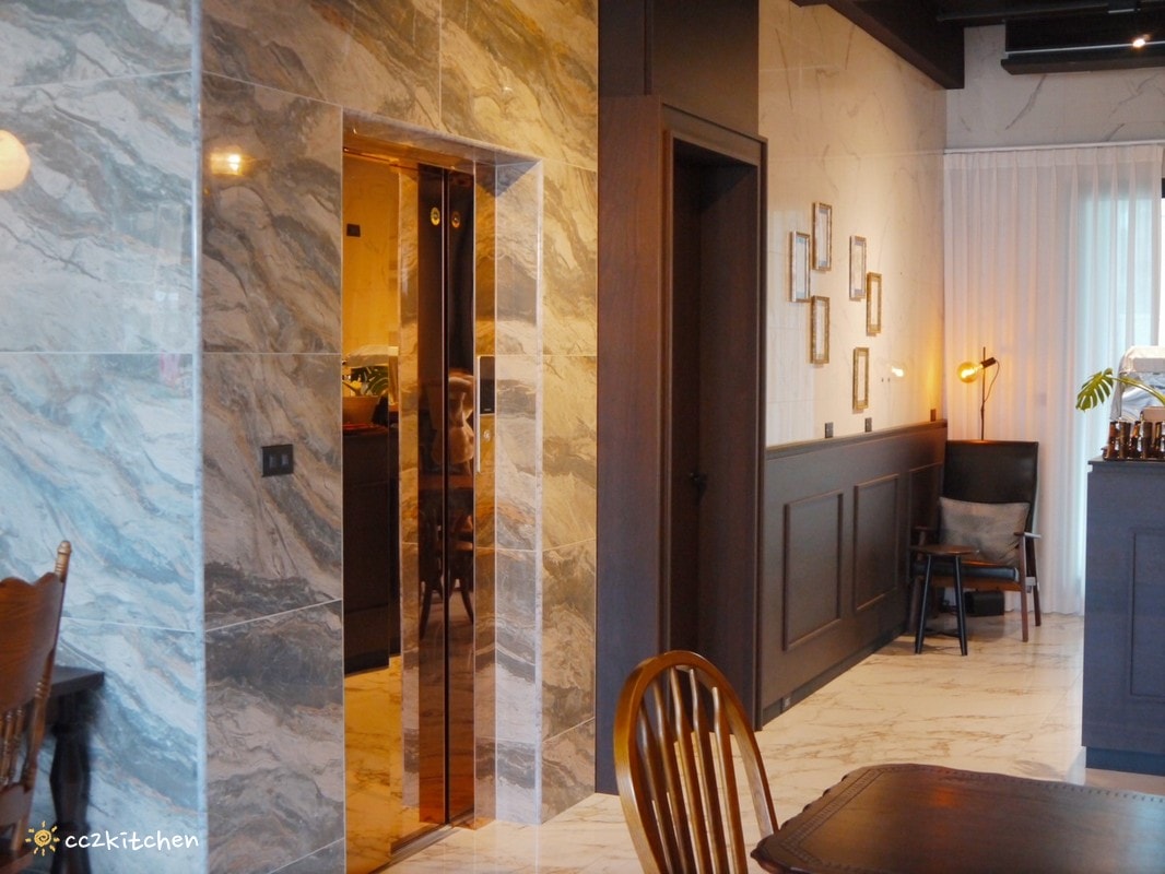 豪宅裡的質感咖啡廳！「海特咖啡館Hatt Coffee」2.0結合早午餐與民宿「廷海特潮流民宿」，外觀氣派、內裝富有高級感，台東市區早午餐推薦。