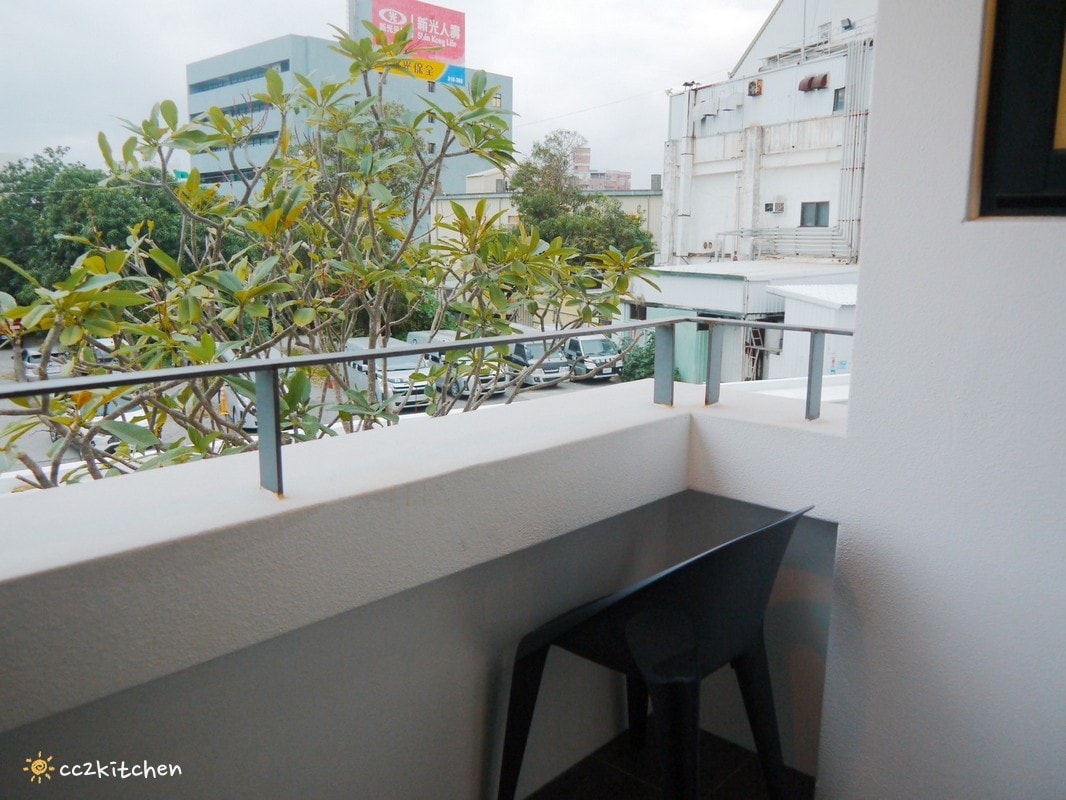 豪宅裡的質感咖啡廳！「海特咖啡館Hatt Coffee」2.0結合早午餐與民宿「廷海特潮流民宿」，外觀氣派、內裝富有高級感，台東市區早午餐推薦。