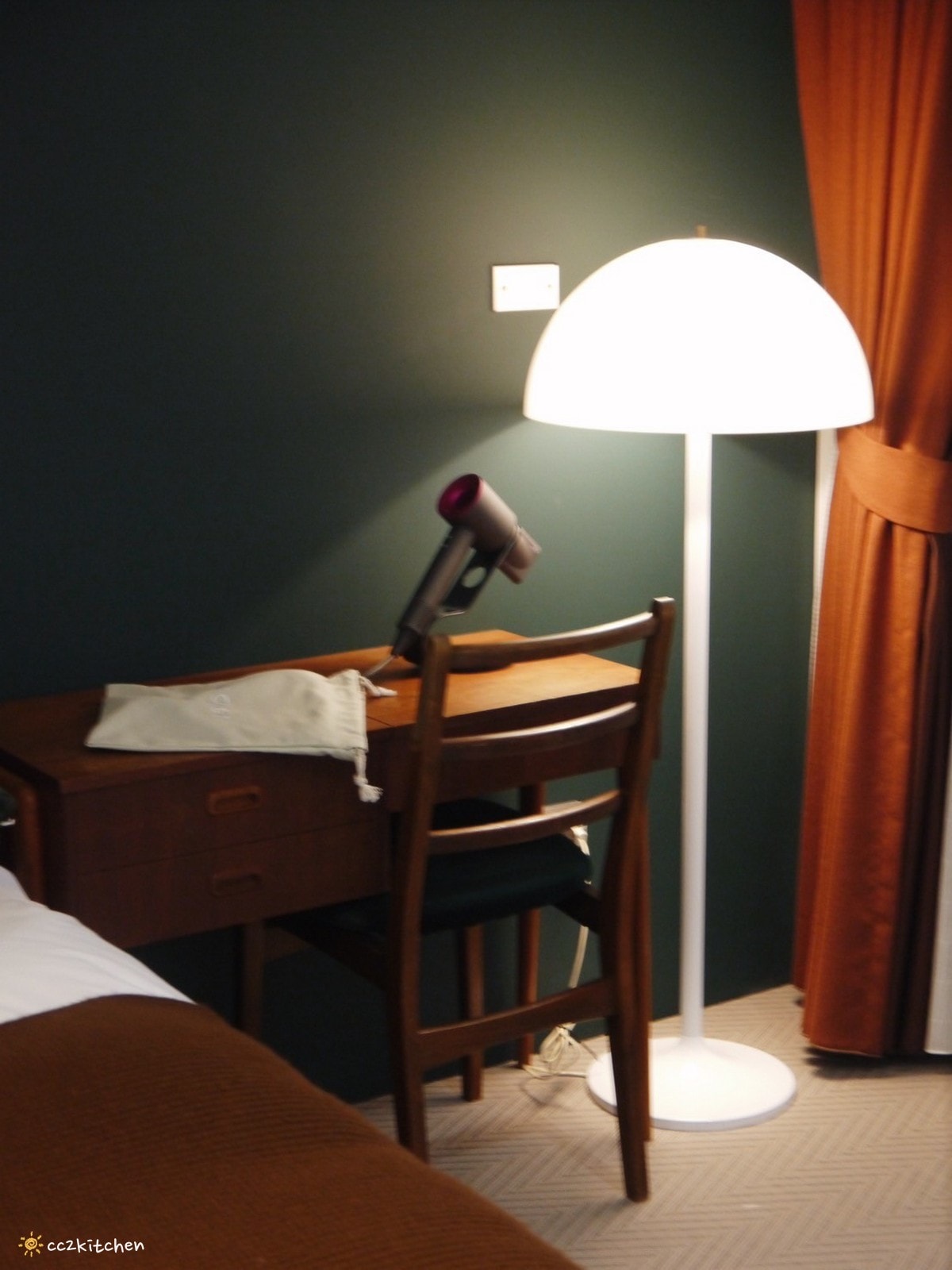 豪宅裡的質感咖啡廳！「海特咖啡館Hatt Coffee」2.0結合早午餐與民宿「廷海特潮流民宿」，外觀氣派、內裝富有高級感，台東市區早午餐推薦。