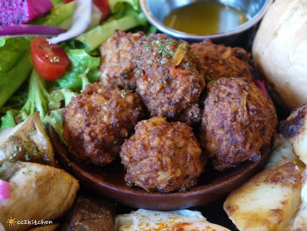 豪宅裡的質感咖啡廳！「海特咖啡館Hatt Coffee」2.0結合早午餐與民宿「廷海特潮流民宿」，外觀氣派、內裝富有高級感，台東市區早午餐推薦。