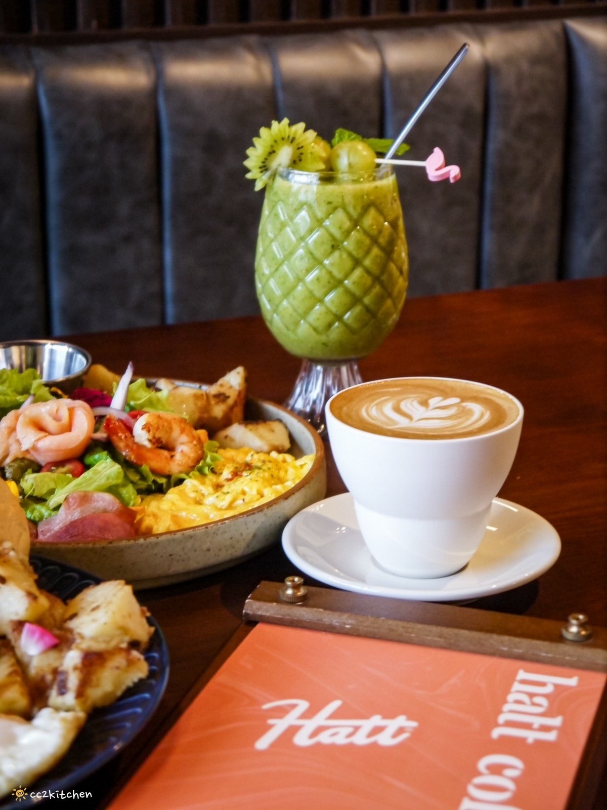 豪宅裡的質感咖啡廳！「海特咖啡館Hatt Coffee」2.0結合早午餐與民宿「廷海特潮流民宿」，外觀氣派、內裝富有高級感，台東市區早午餐推薦。