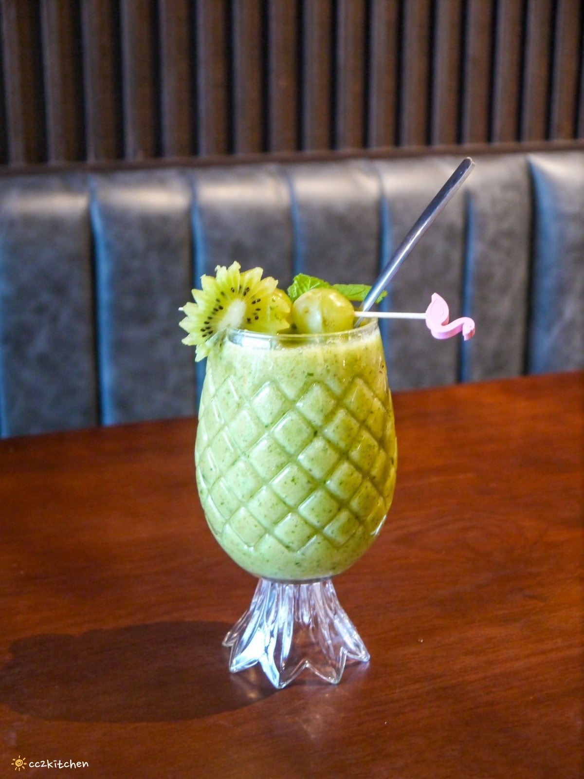 豪宅裡的質感咖啡廳！「海特咖啡館Hatt Coffee」2.0結合早午餐與民宿「廷海特潮流民宿」，外觀氣派、內裝富有高級感，台東市區早午餐推薦。