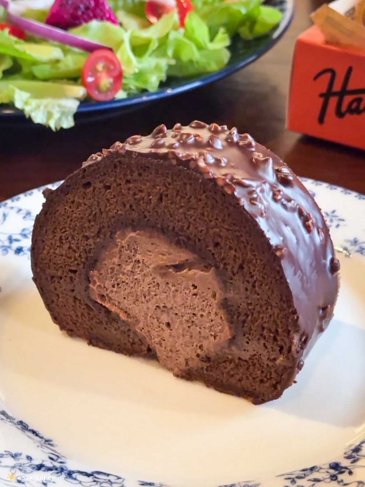 豪宅裡的質感咖啡廳！「海特咖啡館Hatt Coffee」2.0結合早午餐與民宿「廷海特潮流民宿」，外觀氣派、內裝富有高級感，台東市區早午餐推薦。