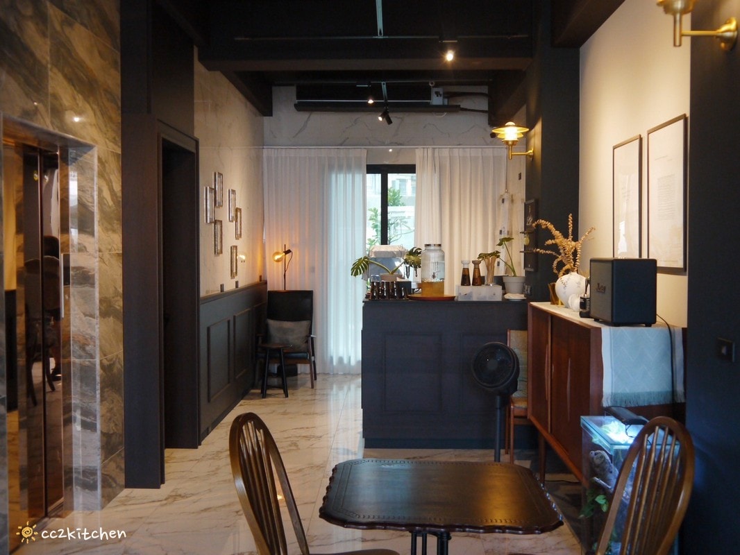 豪宅裡的質感咖啡廳！「海特咖啡館Hatt Coffee」2.0結合早午餐與民宿「廷海特潮流民宿」，外觀氣派、內裝富有高級感，台東市區早午餐推薦。