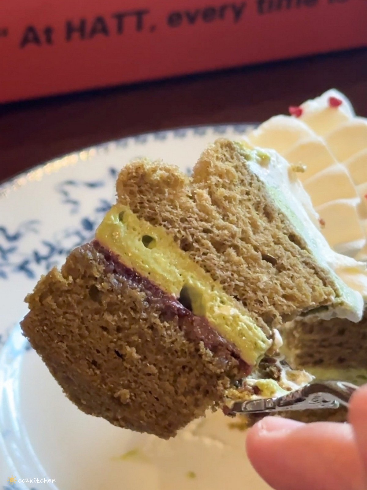 豪宅裡的質感咖啡廳！「海特咖啡館Hatt Coffee」2.0結合早午餐與民宿「廷海特潮流民宿」，外觀氣派、內裝富有高級感，台東市區早午餐推薦。