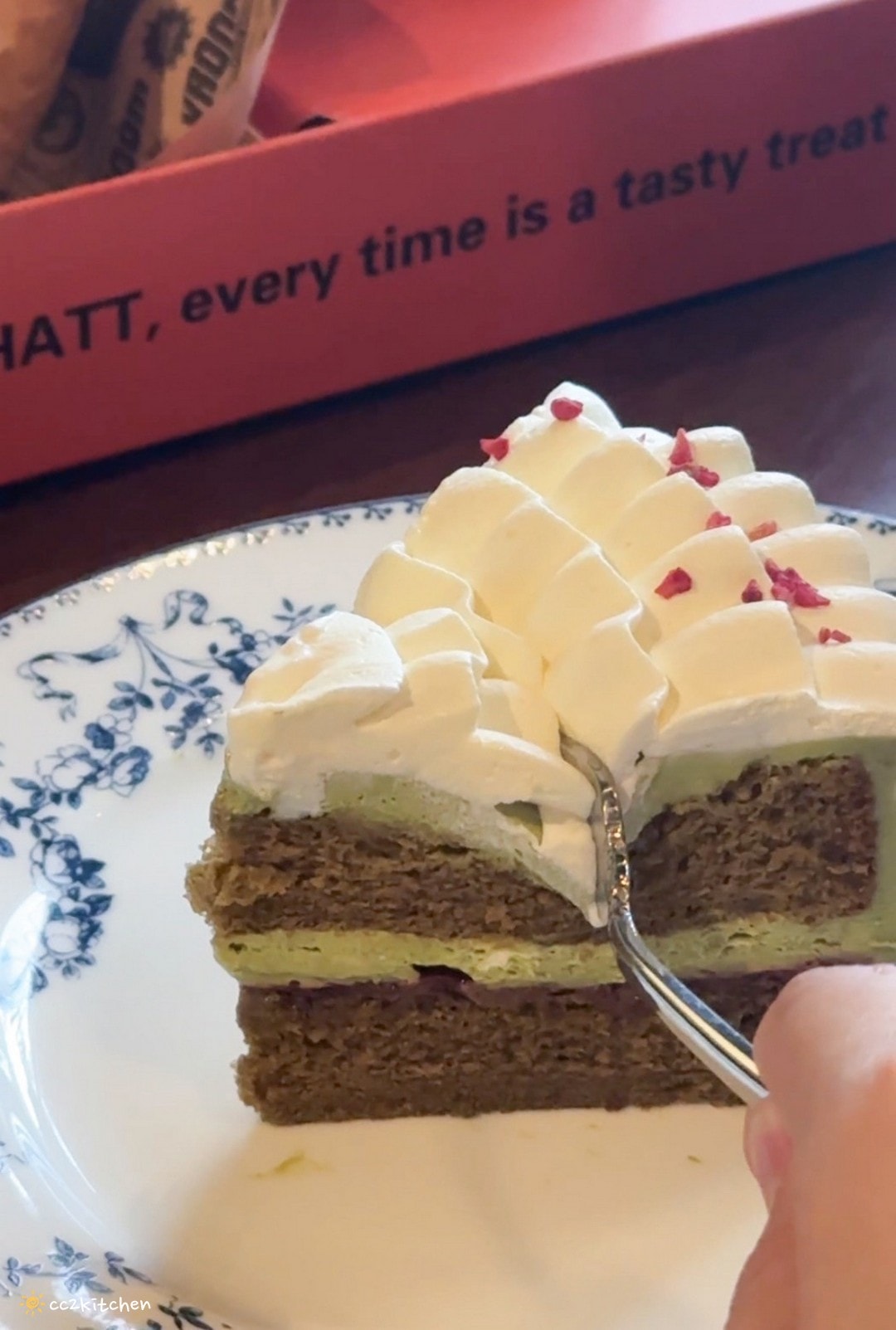 豪宅裡的質感咖啡廳！「海特咖啡館Hatt Coffee」2.0結合早午餐與民宿「廷海特潮流民宿」，外觀氣派、內裝富有高級感，台東市區早午餐推薦。