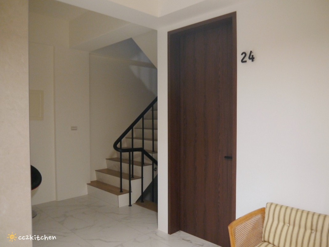 豪宅裡的質感咖啡廳！「海特咖啡館Hatt Coffee」2.0結合早午餐與民宿「廷海特潮流民宿」，外觀氣派、內裝富有高級感，台東市區早午餐推薦。