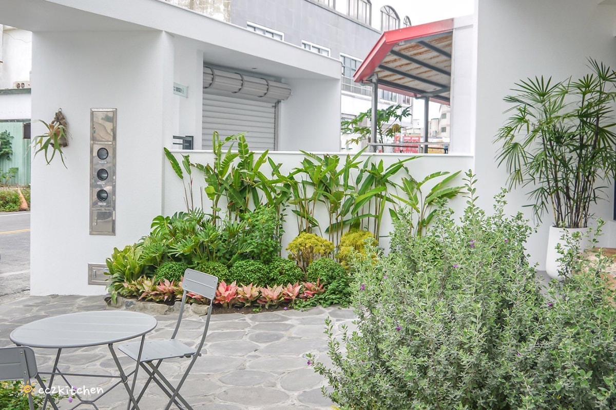 豪宅裡的質感咖啡廳！「海特咖啡館Hatt Coffee」2.0結合早午餐與民宿「廷海特潮流民宿」，外觀氣派、內裝富有高級感，台東市區早午餐推薦。