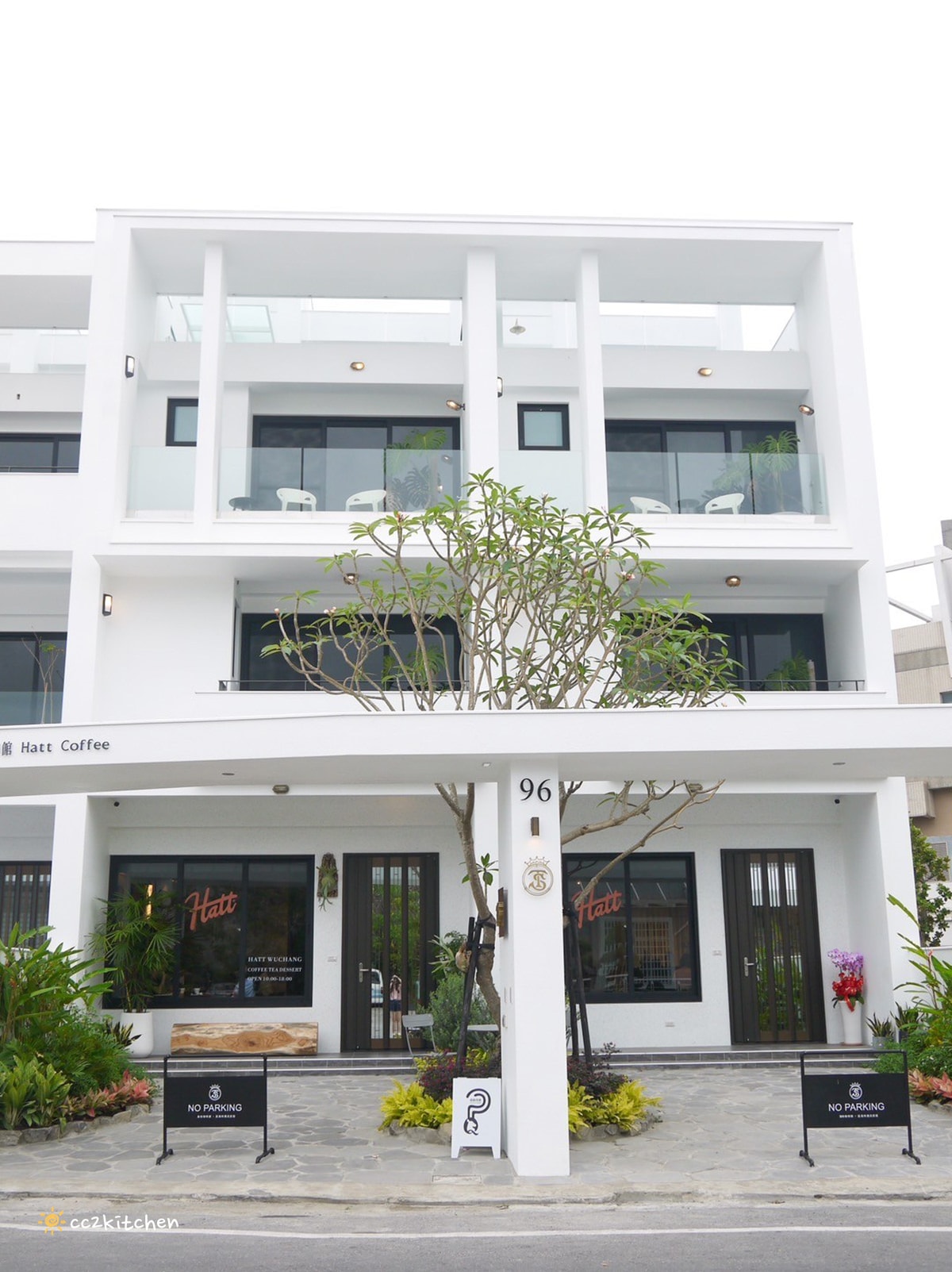 豪宅裡的質感咖啡廳！「海特咖啡館Hatt Coffee」2.0結合早午餐與民宿「廷海特潮流民宿」，外觀氣派、內裝富有高級感，台東市區早午餐推薦。